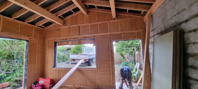 Les 2 charpentiers réalise les travaux d'isolation par l'intérieur en fibre de bois près de Toulouse ou Albi.