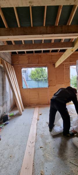 Isolation de mur par interieur en panneaux semi-rigide en fibre de bois proche de Toulouse ou proche d'Albi. 