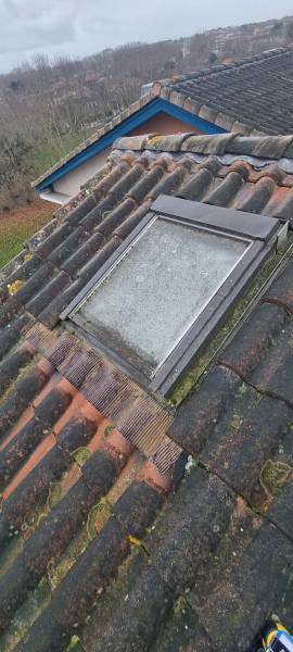 Fenêtre de toit avant notre changement par les 2 charpentiers a Toulouse et Albi