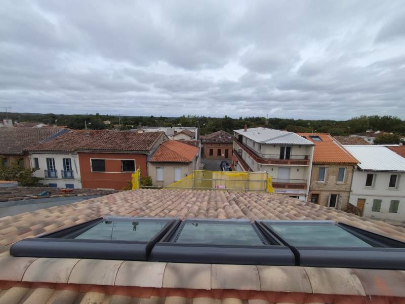 les 2 charpentiers pose de verrières de trois velux proche de Toulouse 
