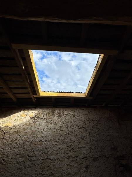 Création d'un chevetre pour la pose de velux a 5.5% de TVA grâce a notre label RGE les 2 charpentiers proche d'Albi. 