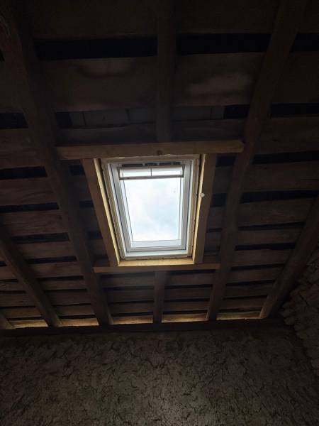 Spécialiste de la pose de fenêtre de toi velux , reconnu installateur conseil velux et société RGE a Albi, par les 2 charpentiers. 