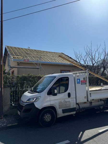 les 2 charpentiers, prêt a recevoir la couverture en tuile mécanique a Albi . 