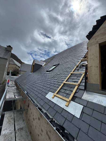 Rénovation totale de la couverture en ardoise a Albi, par les 2 charpentiers 