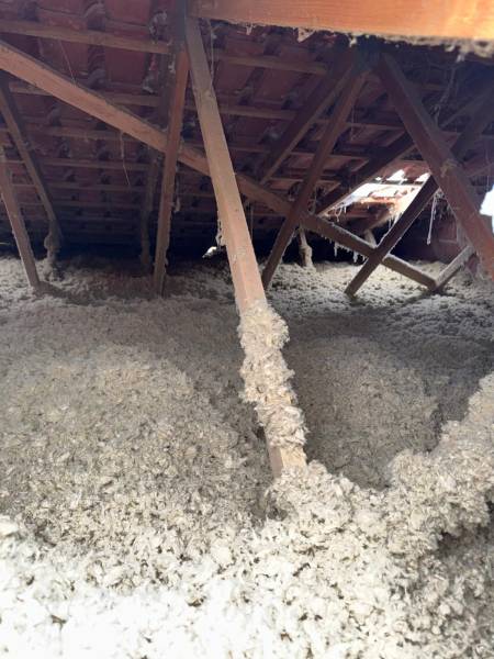 Les 2 charpentiers, specialliste de l'isolation des toiture en combles perdu. Artisan RGE , éligible au aide de l'état a Albi.