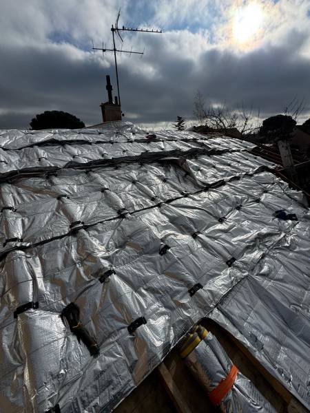 Arisan RGE pour la fourniture et pose d'isolation souple de chez Actis par les 2 charpentiers a Coufouleux