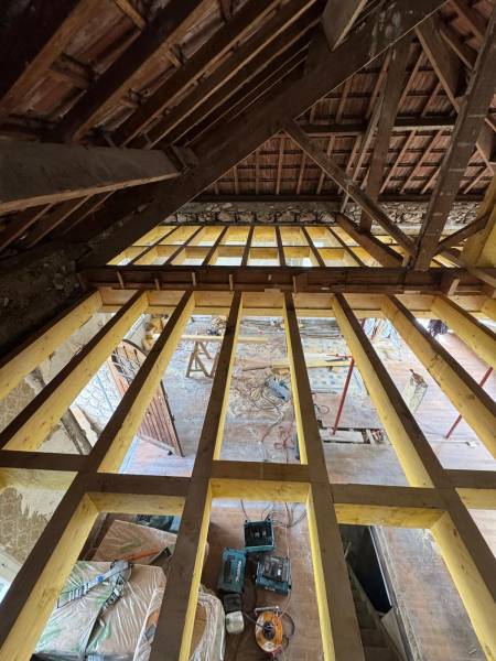 Rénovation complète du plancher en bios par les 2 charpentiers a Couffouleux